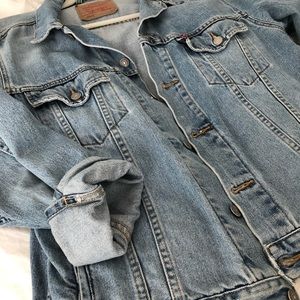 Levi’s oversized denim trucker jacket
